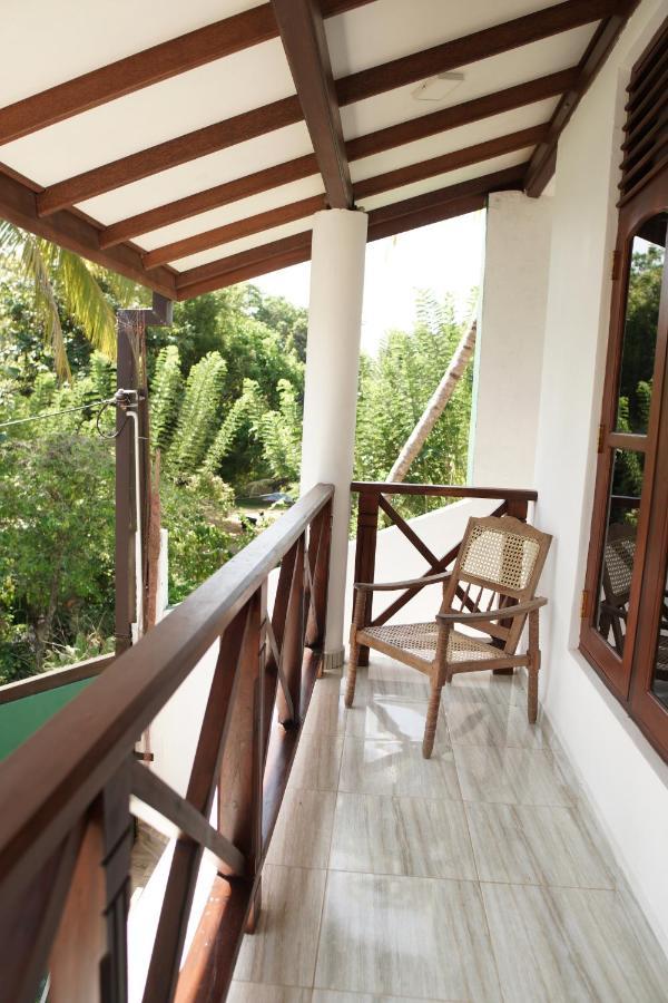 Hotel Surf Nest Hiriketiya à Dikwella Extérieur photo